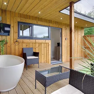 https://villa-little-paddock.tophotelsbath.com