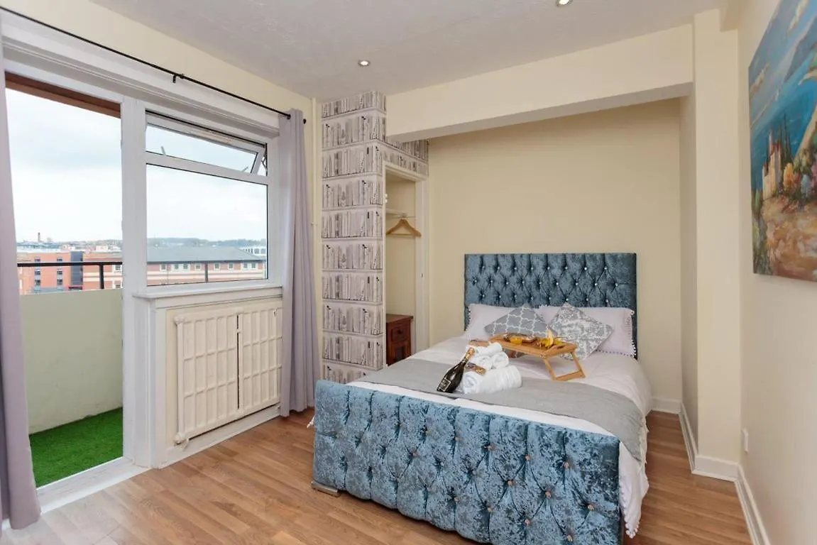 Apartment Gorgeous 3-Bed Flat, 15 Minutes To City Centre Edinburgh