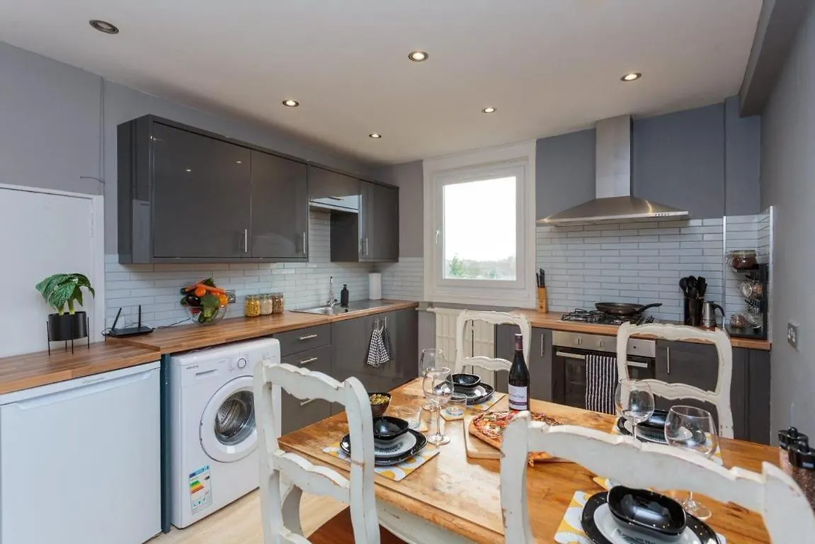 Gorgeous 3-Bed Flat, 15 Minutes To City Centre Edinburgh